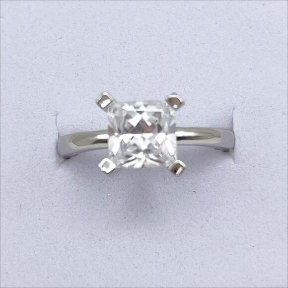 Ring Princess Cut 2 CT Rhinestone White Gold Plated Size 7 - Picture 2 of 11